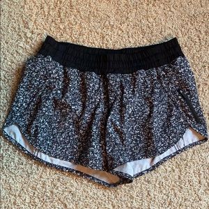 Lululemon  women’s tracker short 4”